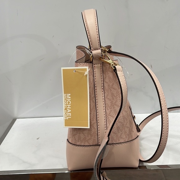 MICHAEL KORS 35F2GM9M1B MERCER SMALL BUCKET DRAWSTRING CROSSBODY
Dk Powder Blush - Picture 13 of 16